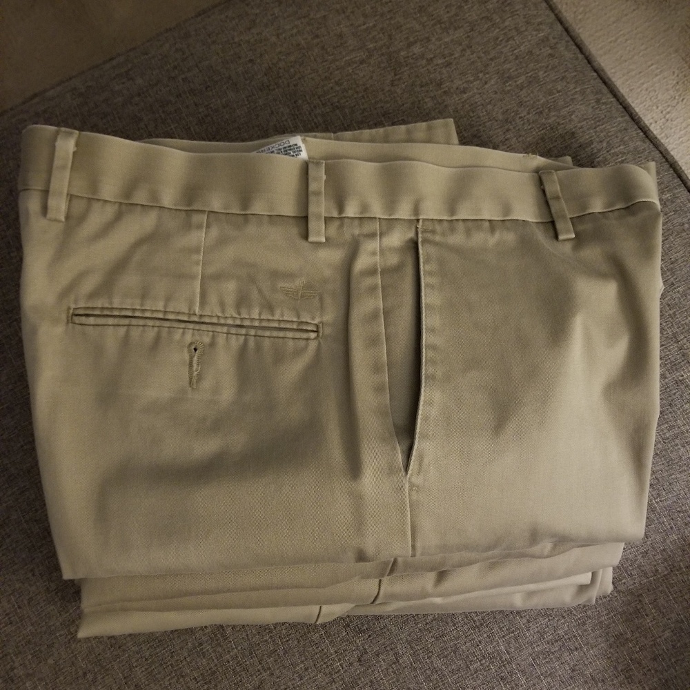 Dockers D2 34x30 khaki pants